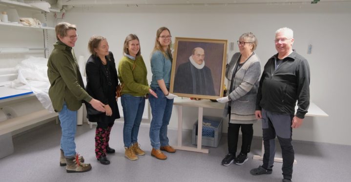 Sælø-gave fra bibliotekene til museet i Vadsø Sælø-gave fra bibliotekene til museet i Vadsø